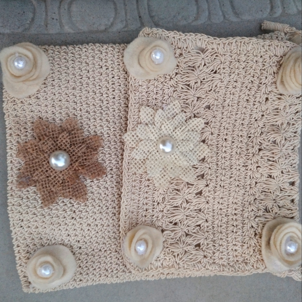 Woman crochet cross body purse with hand made flowers